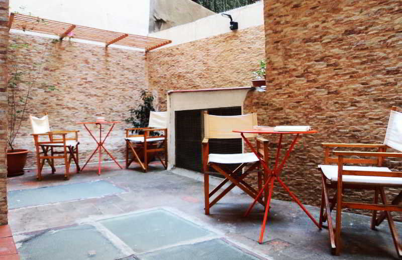 La Isla Hostal Barcelona Exterior photo