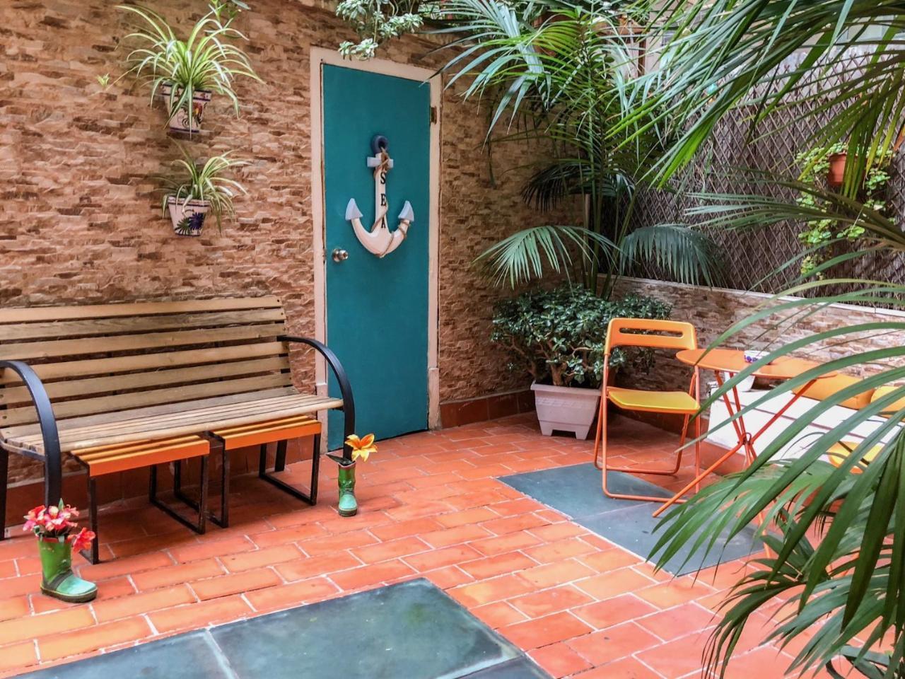 La Isla Hostal Barcelona Exterior photo